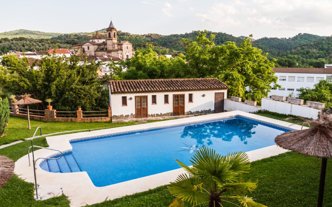 ¿Destino seguro y refrescante en la Sierra de Aracena? ¡Aparthotel 12 Caños!