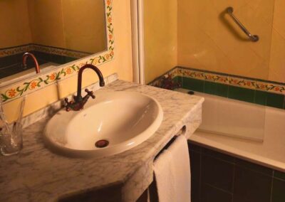 Aparthotel Rural Doce Caños- Detalle baño